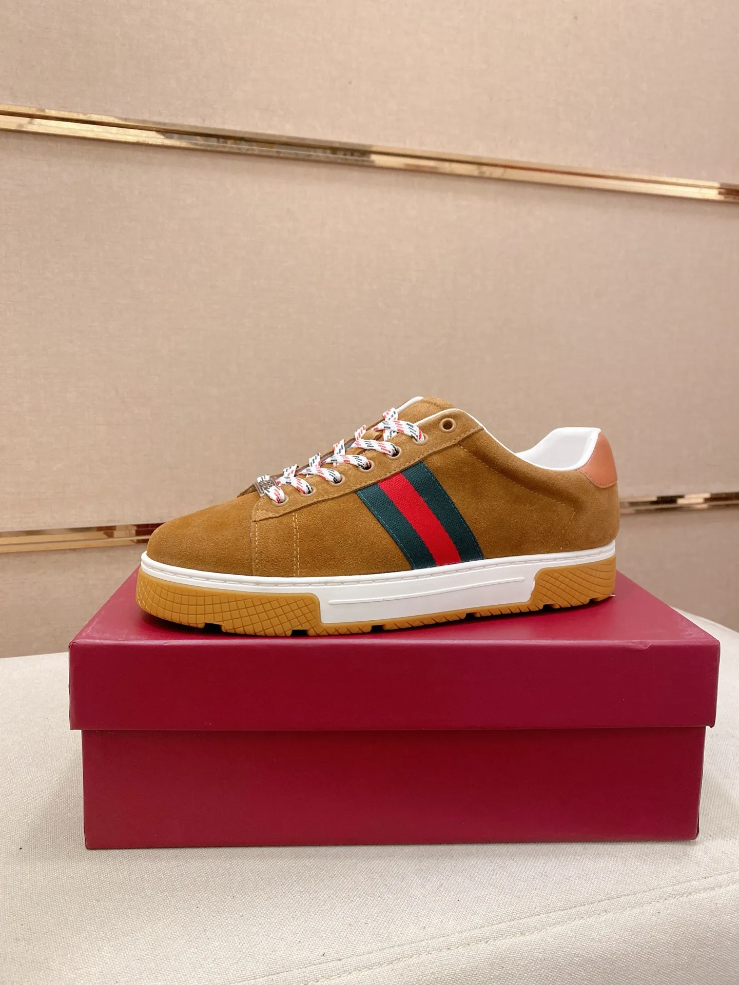 Factory price 442💰New GUCCI (Gucci) counters are available simultaneously, new men's shoes, 😘fabrics are selected imported cowhide, lining: sheepskin lining. 👍🏿 High-end ☄️ air-cushion molded anti-slip rubber outsole, exquisite lines, simple and elegant, comfortable and high-end for leisure travel. Code number: 39 to 44 (45 can be customized and cannot be returned or exchanged)